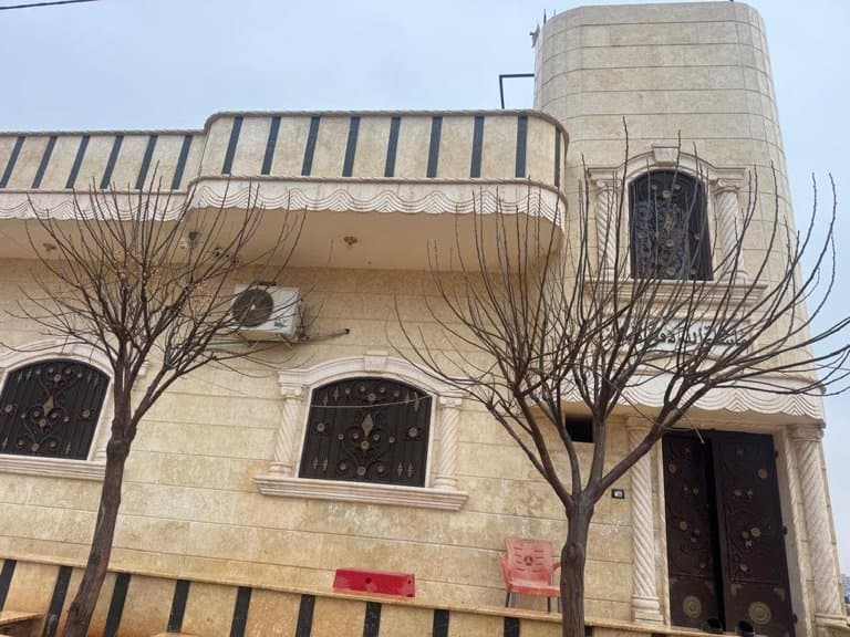 بيت مؤلف من 4 غرف ومنتفعاتن