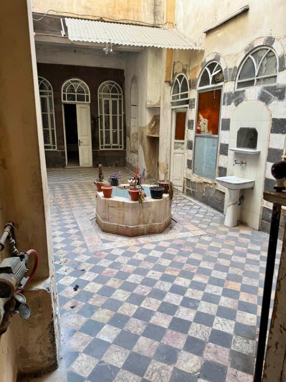 بيت عربي قديم 3 طوابق 150 م فرصة مميزة